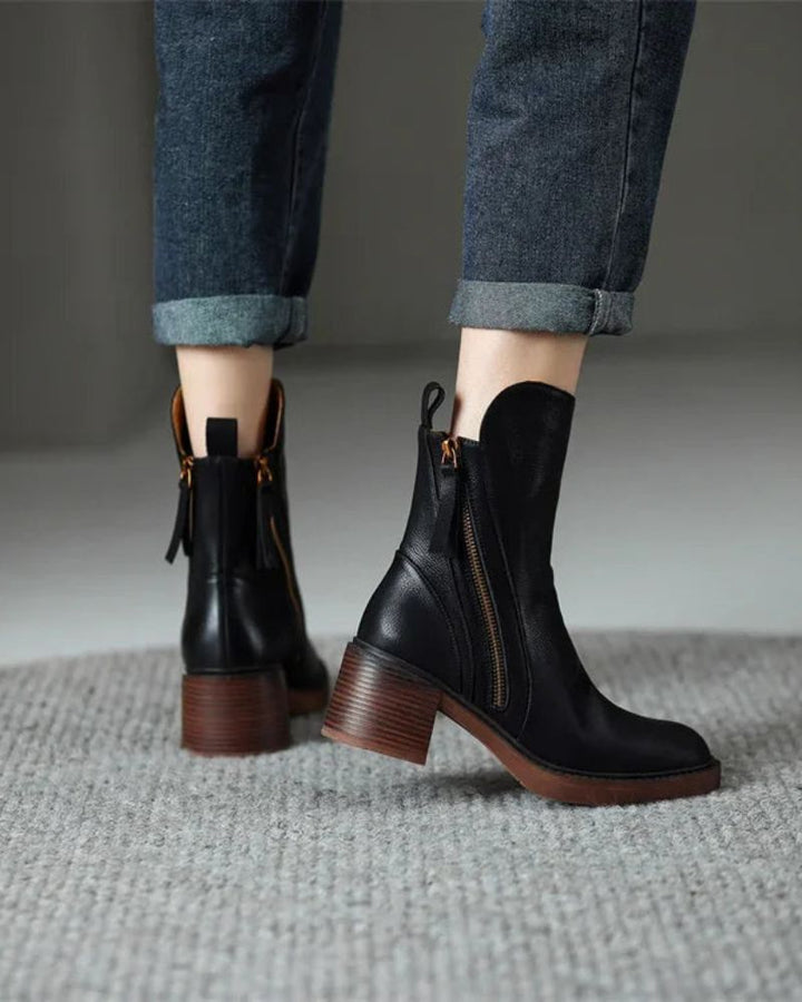 Beatrice | Black leather boot with a comfortable heel, elegant and timeless.