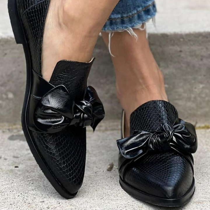 Claudia - Loafer with Bow Detail