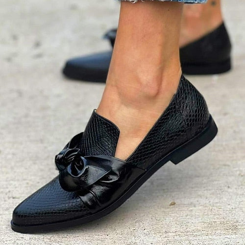 Claudia - Loafer with Bow Detail