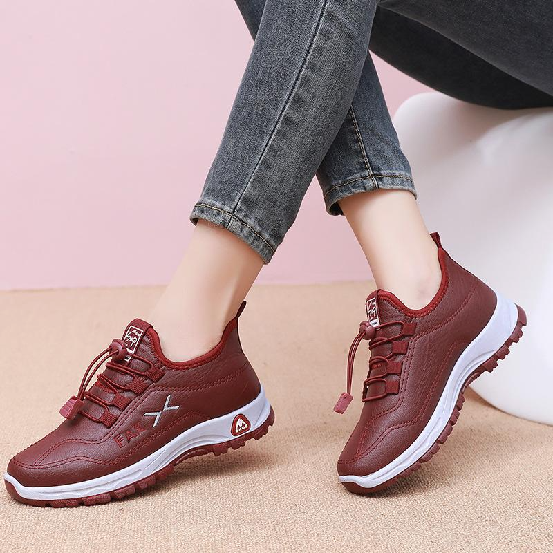 Harriet - Waterproof sports shoes with shock absorption