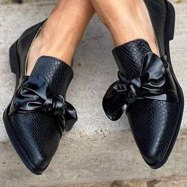 Claudia - Loafer with Bow Detail
